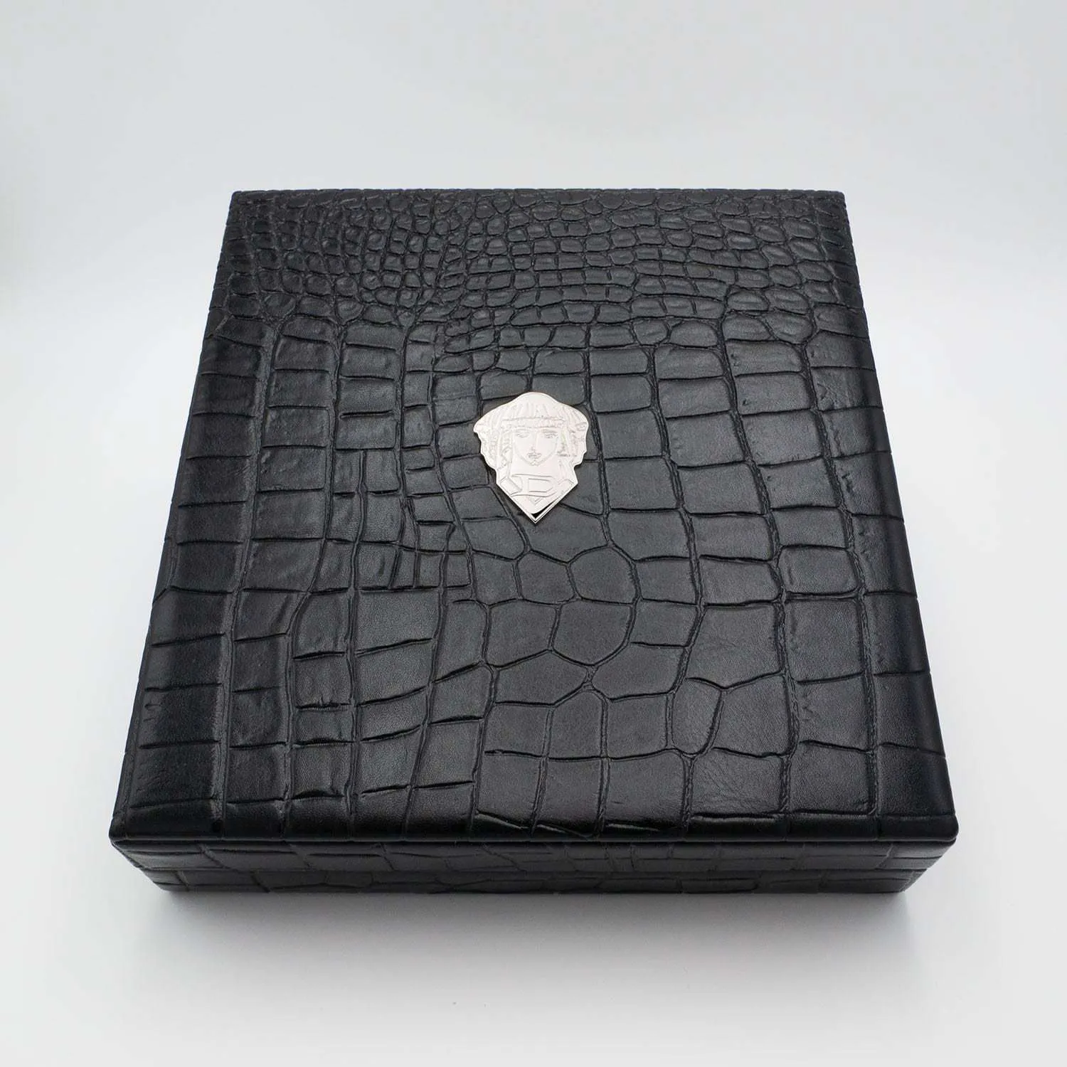 PACKAGING 4 Black Cocco case, closed