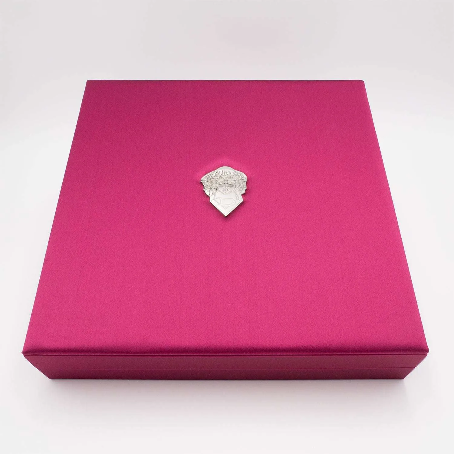 PACKAGING 2 Magenta Satin case, closed