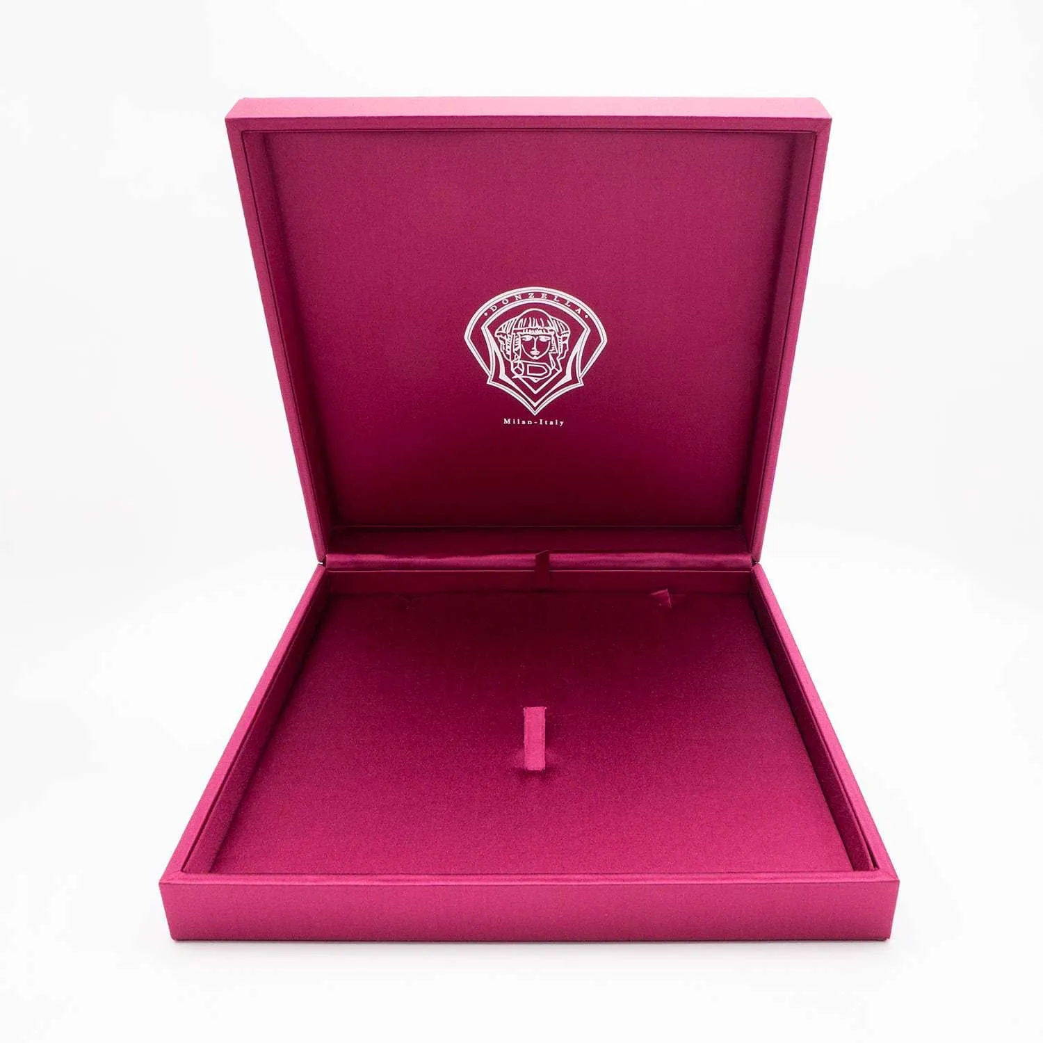 PACKAGING 1 Magenta Satin case, open