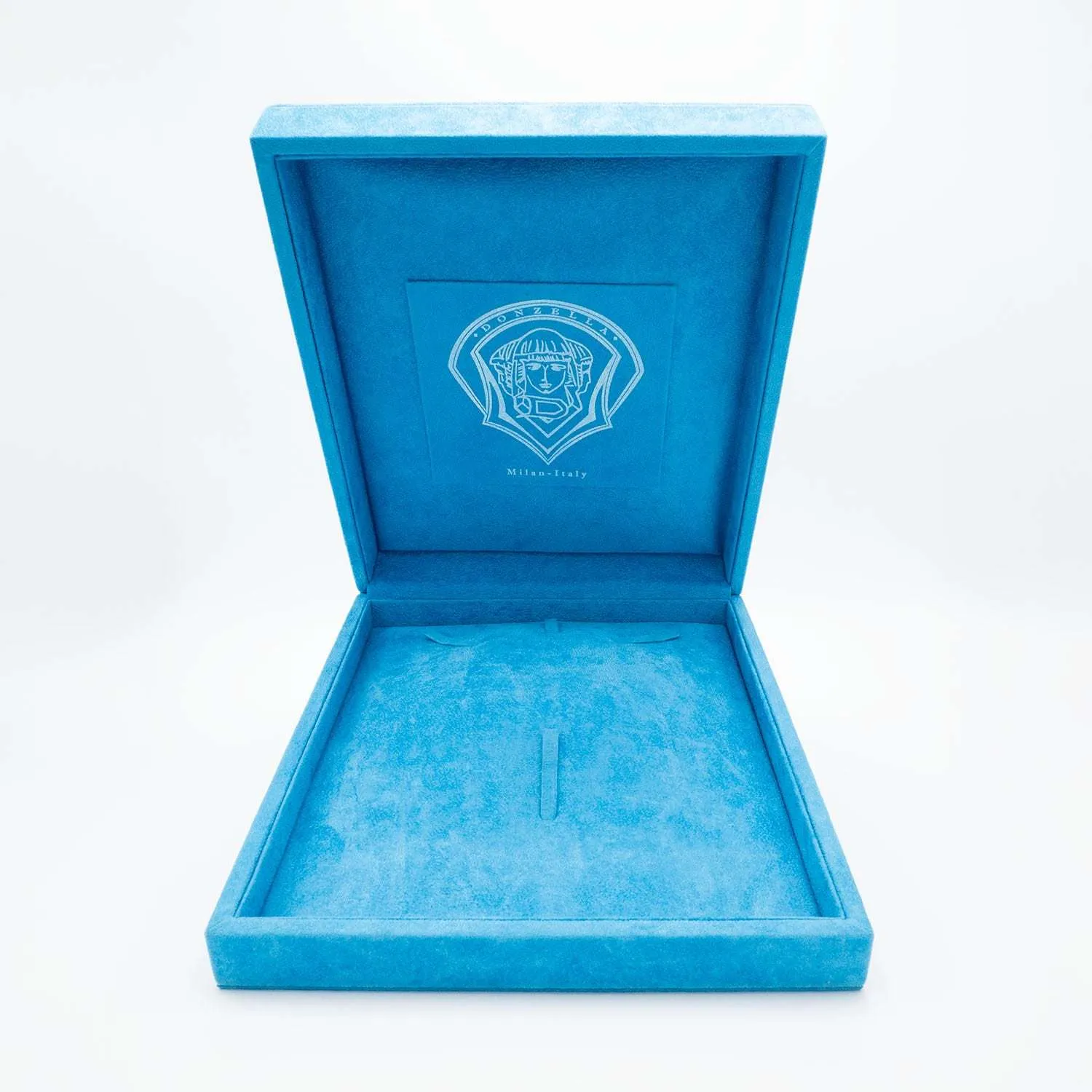 PACKAGING 7 Azure Velvet case, open