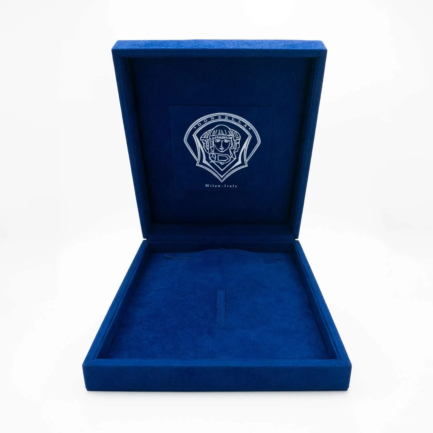 PACKAGING 15 Sapphire Velvet case, open