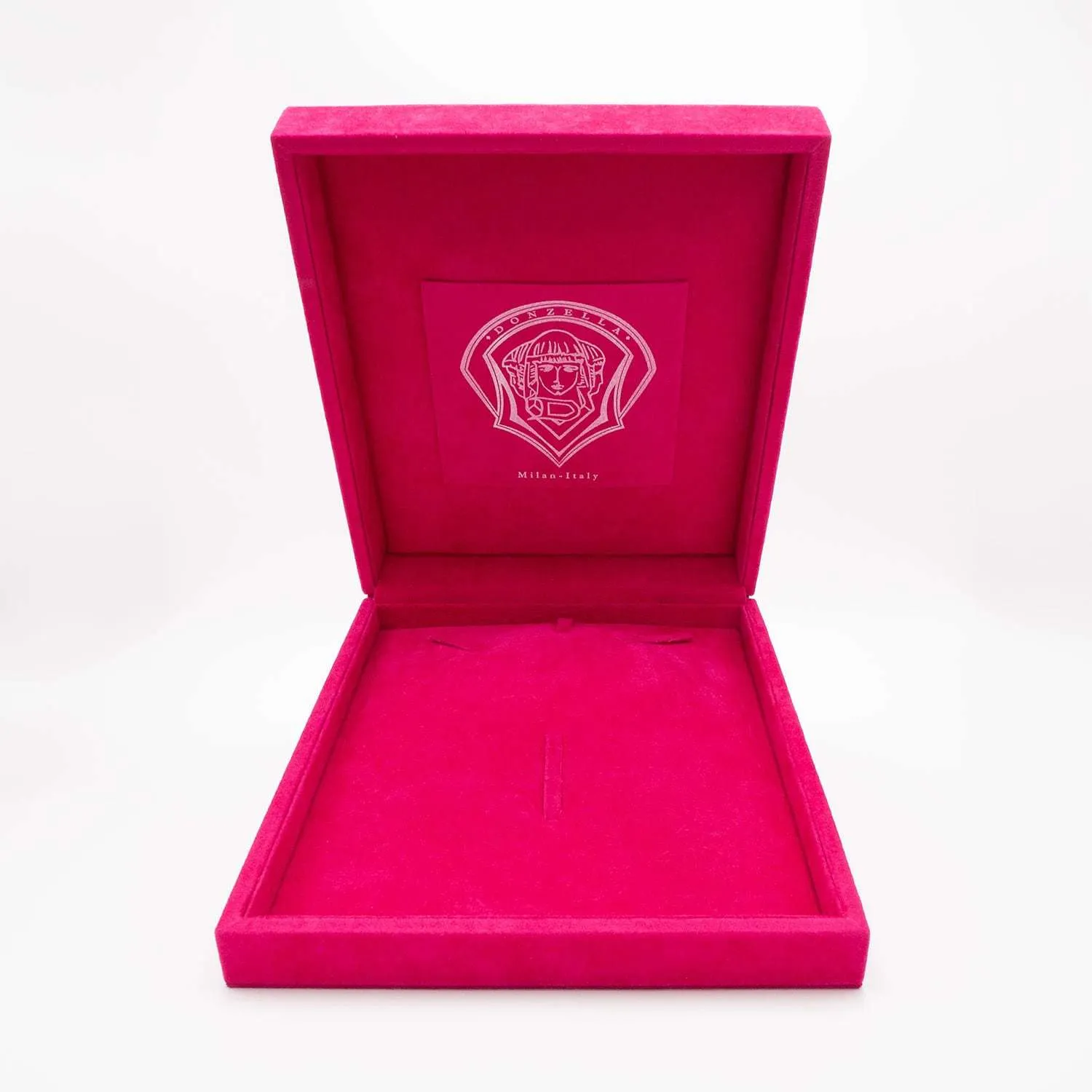 PACKAGING 17 Fuchsia Velvet case, open