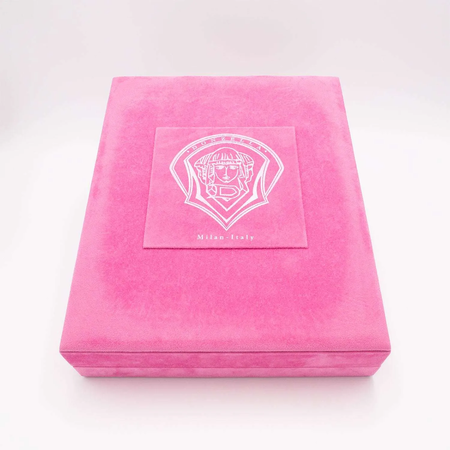 PACKAGING 12 Rose Velvet case, closed