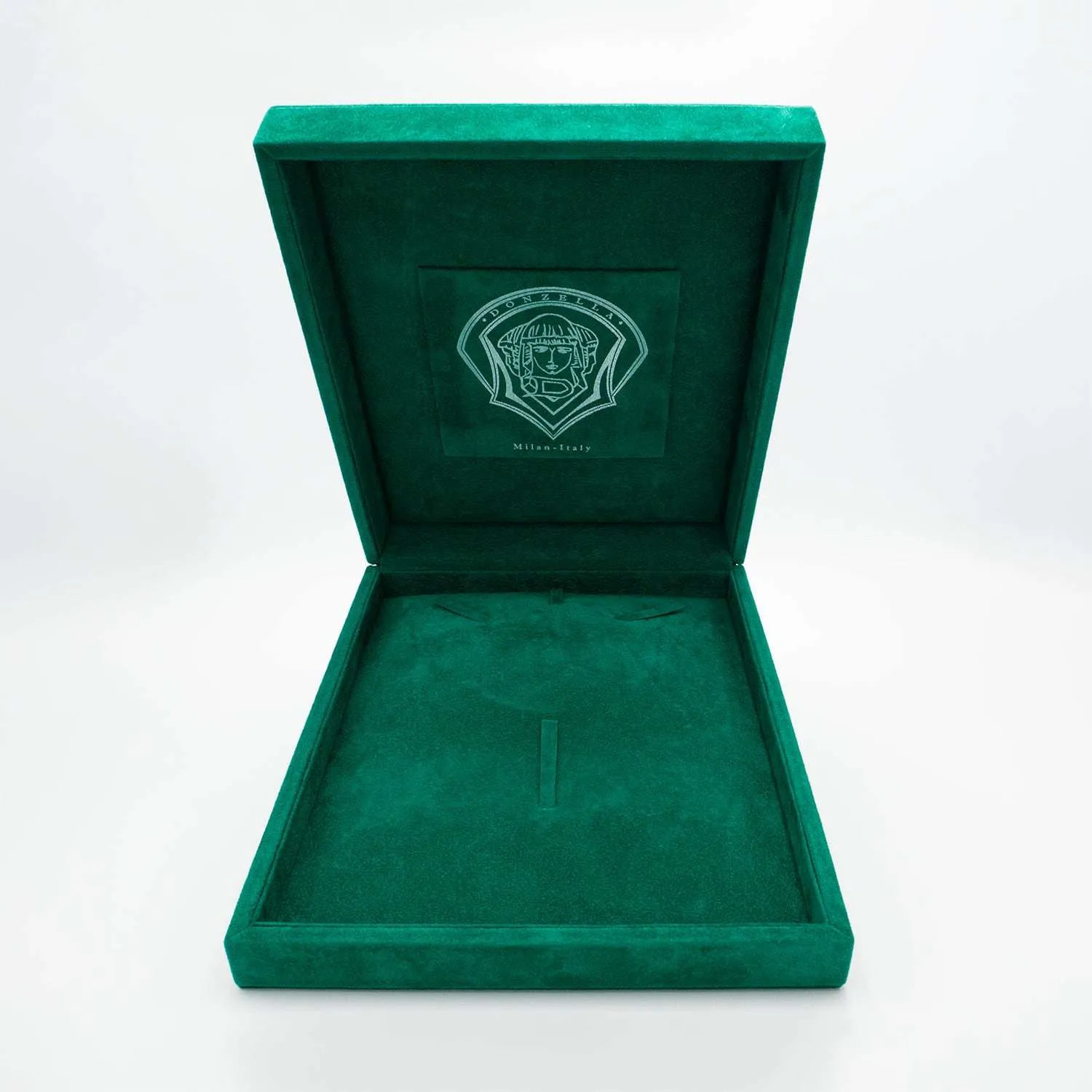 PACKAGING 9 Emerald Velvet case, open