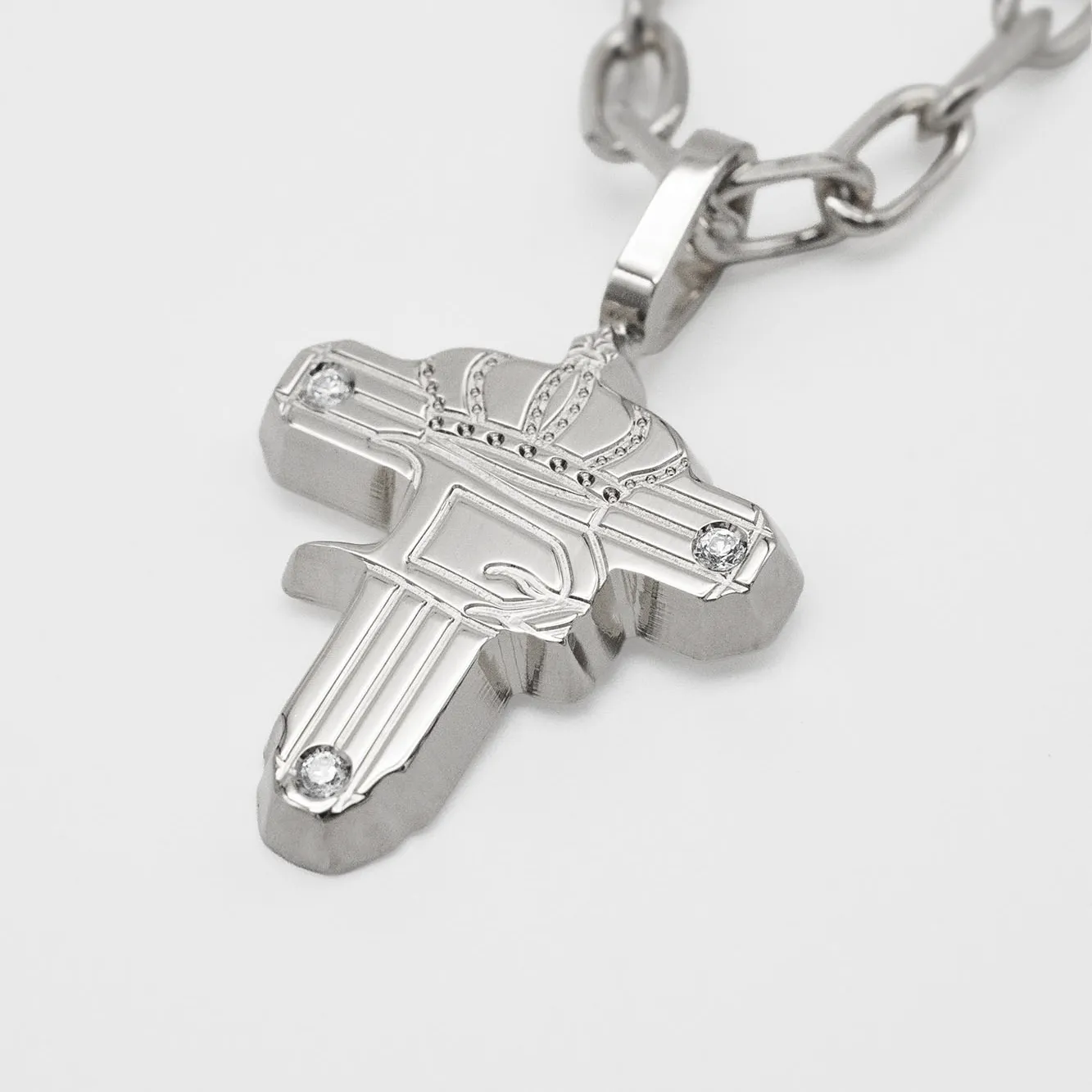 OPERA NECKLACE | WHITE GOLD · pendant detail
