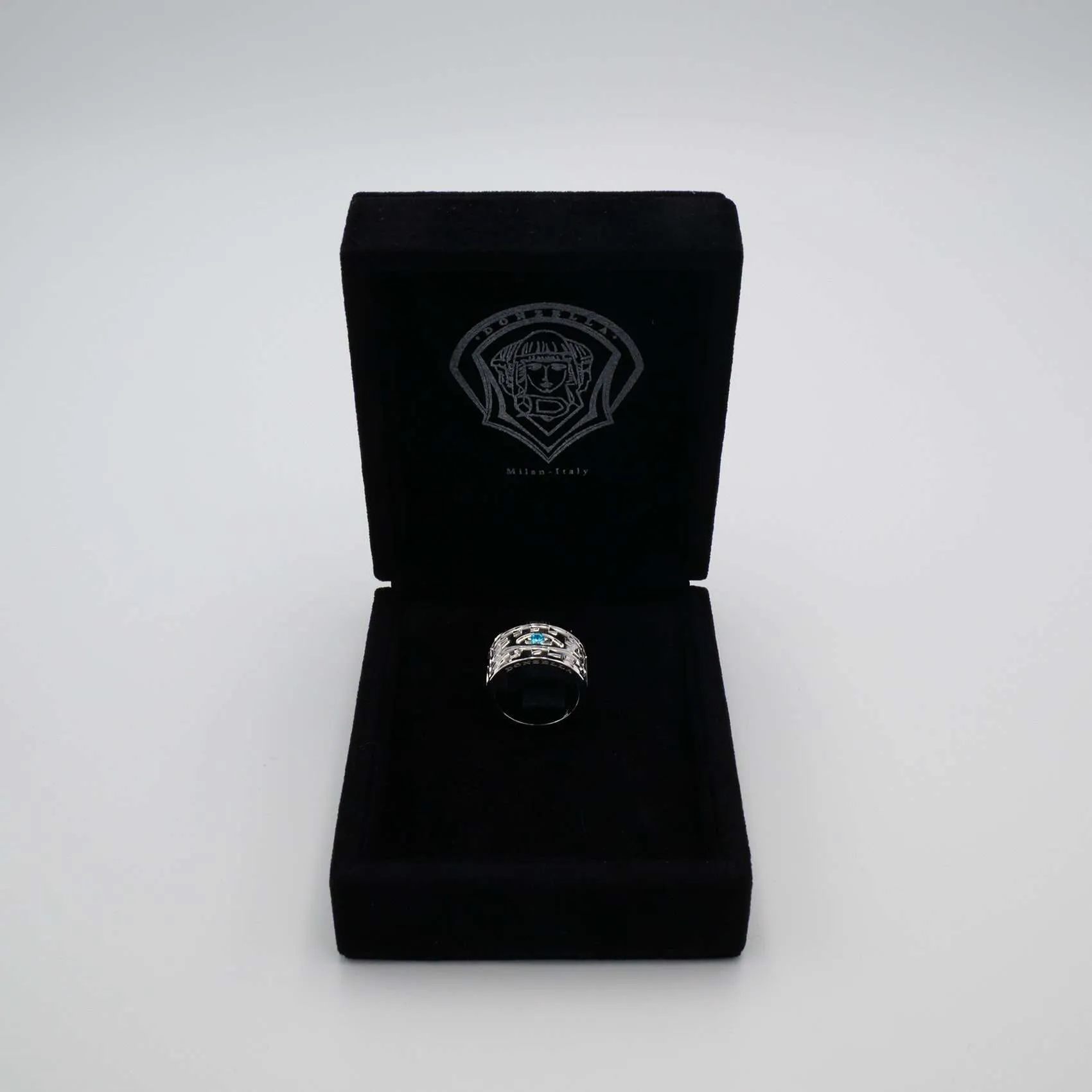 ADELE RING | WHITE GOLD in its case