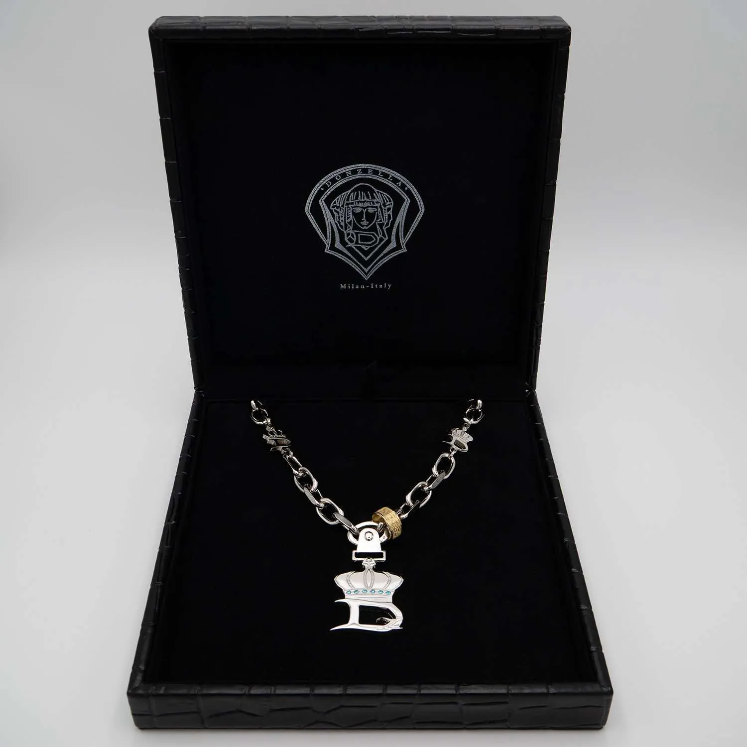 CLOSSER NECKLACE | WHITE GOLD in its case