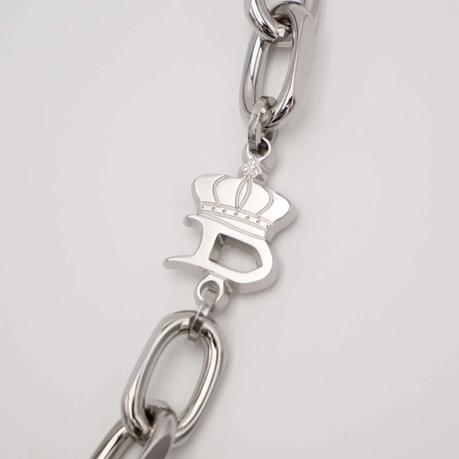 CLOSSER NECKLACE | WHITE GOLD · tag detail